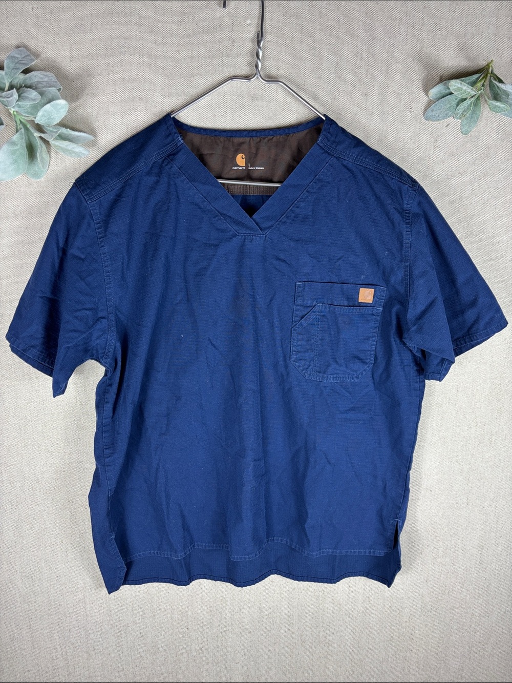 Carhartt > Navy Short Sleeve V-Neck Work Tee with Chest Pocket Large